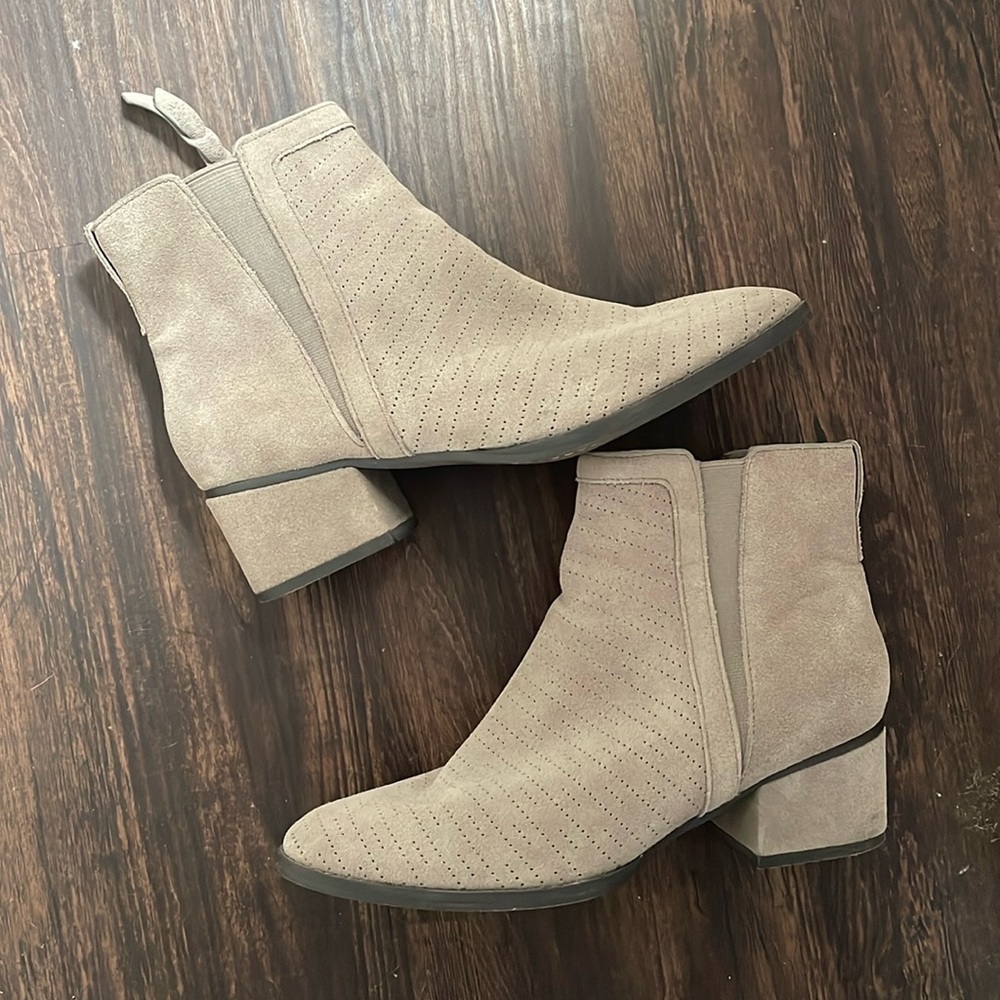 EUC Splendid grey boots